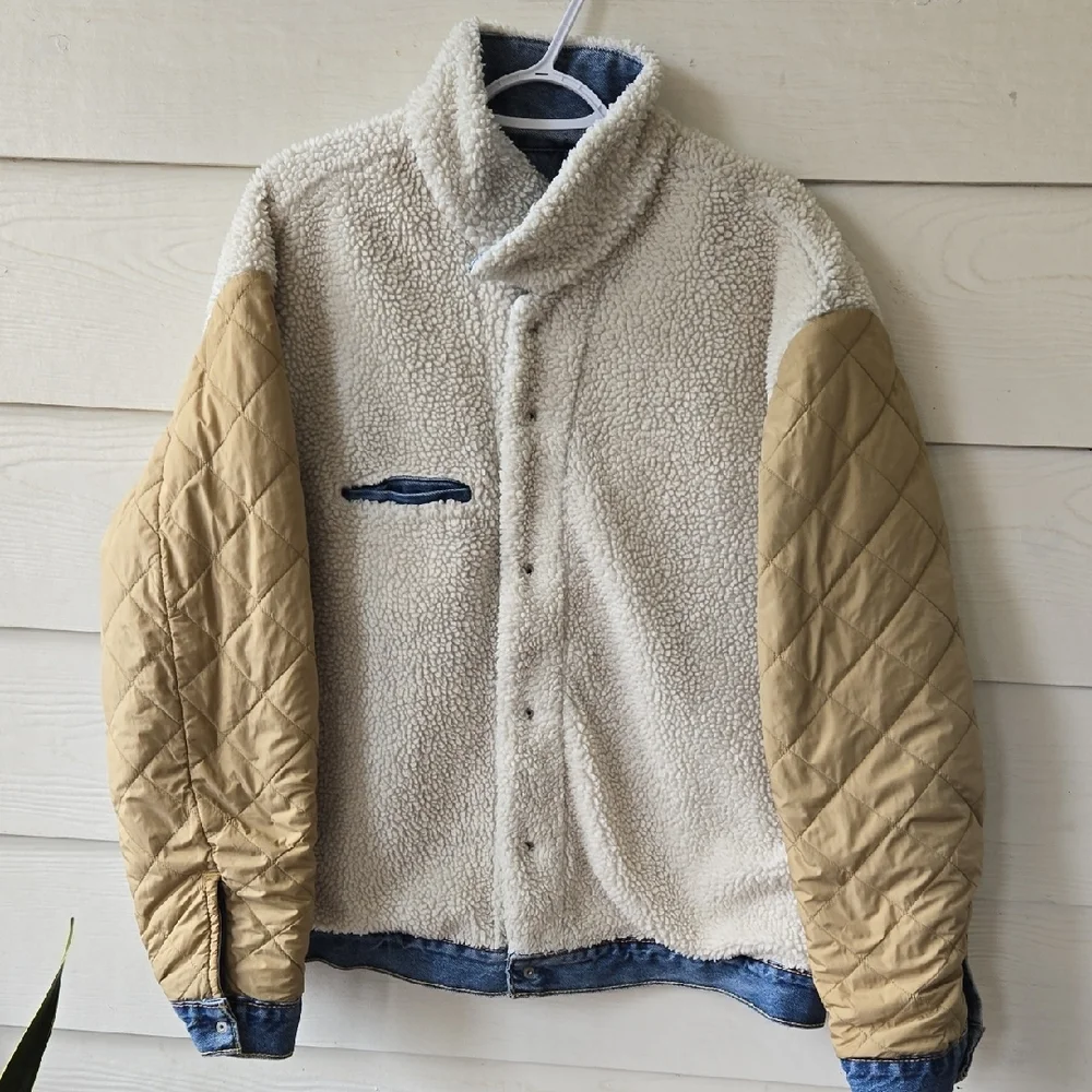 Levi's Light Blue Denim Jacket with Cream Sherpa Collar - Picture 6 of 11